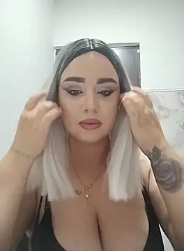 Snapshot of AdelinaJude chatting on October 3, 2025, 8:32 pm AdelinaJude online show from October 3, 2025, 8:32 pm