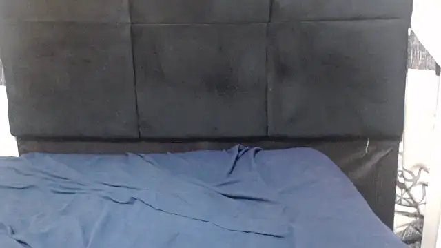 xcumgoddes25 online show from September 23, 2025, 8:05 pm