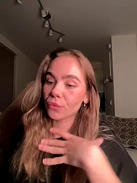 Snapshot of SkyBriii chatting on October 14, 2025, 3:01 pm SkyBriii online show from October 14, 2025, 3:01 pm