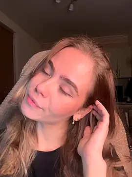 Snapshot of SkyBriii chatting on October 11, 2025, 6:53 pm SkyBriii online show from October 11, 2025, 6:53 pm