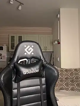 Snapshot of SkyBriii chatting on October 25, 2025, 8:42 pm SkyBriii online show from October 25, 2025, 8:42 pm