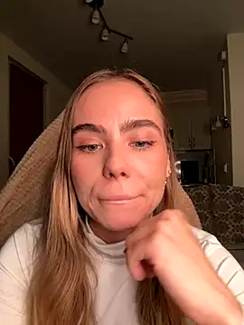 Snapshot of SkyBriii chatting on October 4, 2025, 7:26 pm SkyBriii online show from October 4, 2025, 7:26 pm