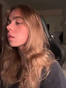 Snapshot of SkyBriii chatting on September 22, 2025, 6:14 pm SkyBriii online show from September 22, 2025, 6:14 pm