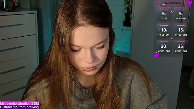 Snapshot of ValBae chatting on September 30, 2025, 8:37 pm ValBae online show from September 30, 2025, 8:37 pm