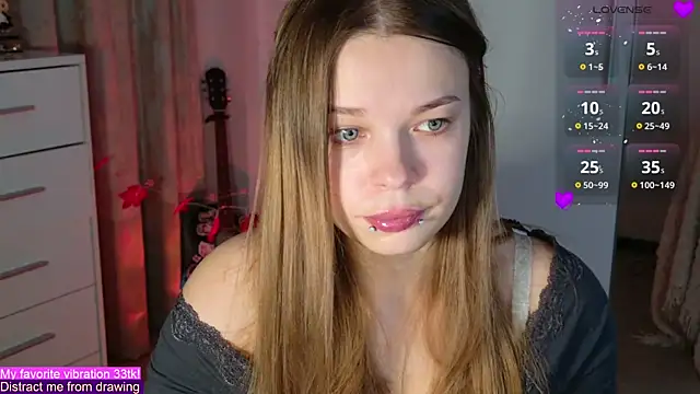 Snapshot of ValBae chatting on October 19, 2025, 7:49 pm ValBae online show from October 19, 2025, 7:49 pm