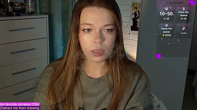 Snapshot of ValBae chatting on October 1, 2025, 8:13 pm ValBae online show from October 1, 2025, 8:13 pm