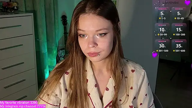 Snapshot of ValBae chatting on September 15, 2025, 7:25 pm ValBae online show from September 15, 2025, 7:25 pm