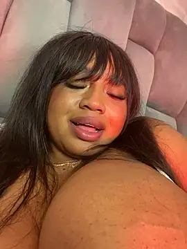 Snapshot of ailynBlaze chatting on February 5, 2025, 9:25 am ailynBlaze online show from February 5, 2025, 9:25 am