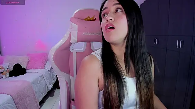 Snapshot of Tinylottie chatting on October 18, 2025, 11:07 pm Tinylottie online show from October 18, 2025, 11:07 pm