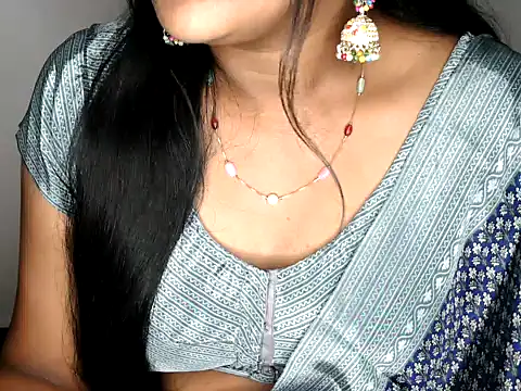 Snapshot of shila20 chatting on October 29, 2025, 1:43 pm shila20 online show from October 29, 2025, 1:43 pm