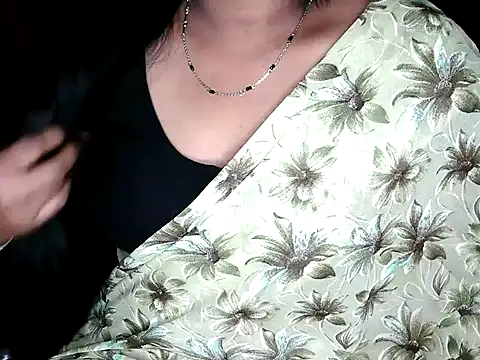 Snapshot of shila20 chatting on October 19, 2025, 5:48 pm shila20 online show from October 19, 2025, 5:48 pm