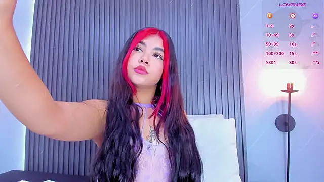 stephany roses  online show from September 10, 2025, 8:08 pm