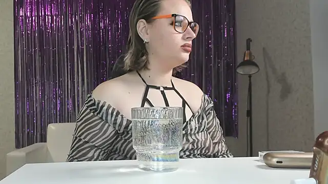 Seductive She Wolf online show from February 14, 2025, 2:39 am