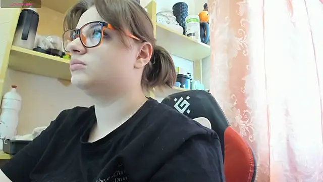 Seductive She Wolf online show from March 26, 2026, 9:51 am