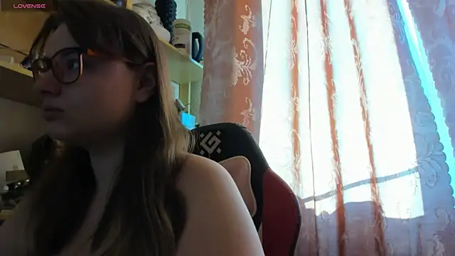 Seductive She Wolf online show from April 10, 2026, 3:52 pm