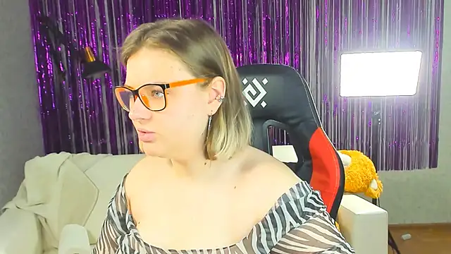 Seductive She Wolf online show from March 3, 2025, 9:45 am