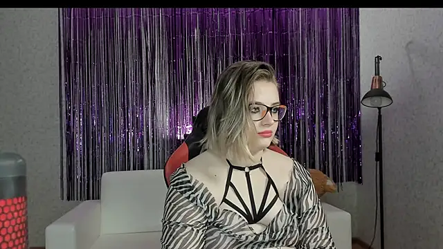 Seductive She Wolf online show from February 12, 2025, 2:14 am