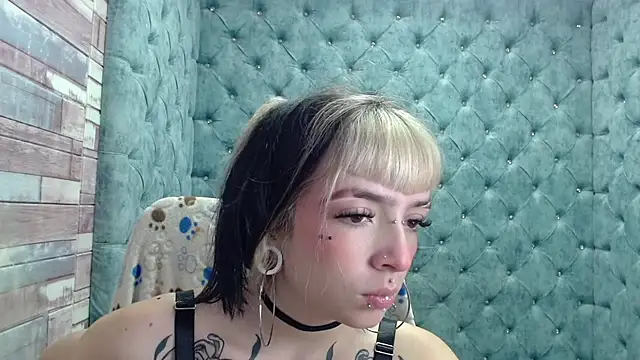 Snapshot of Samantha_Smiith chatting on November 8, 2025, 3:32 am Samantha Smiith online show from November 8, 2025, 3:32 am