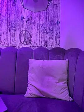 AbyThompson online show from September 12, 2025, 7:13 pm