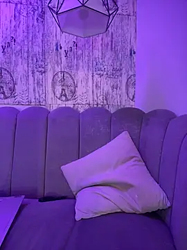 AbyThompson online show from September 26, 2025, 12:23 pm