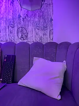 AbyThompson online show from October 2, 2025, 1:03 pm