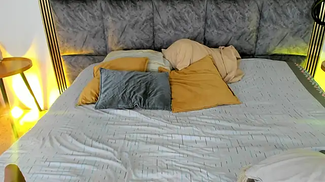 LaurenRodriiguez online show from September 18, 2025, 1:14 pm