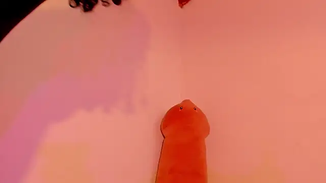 Snapshot of HarleyRedd chatting on February 14, 2025, 12:57 pm HarleyRedd online show from February 14, 2025, 12:57 pm