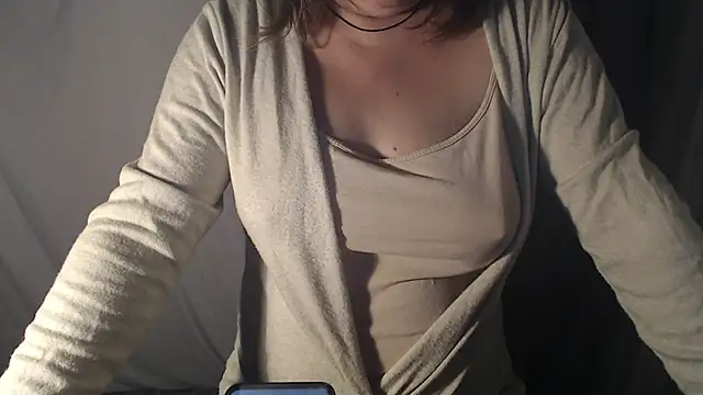 Snapshot of 1BECHA1 chatting on October 1, 2025, 4:11 pm 1BECHA1 online show from October 1, 2025, 4:11 pm