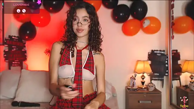 Snapshot of MarianaSnake chatting on October 15, 2025, 10:40 pm MarianaSnake online show from October 15, 2025, 10:40 pm