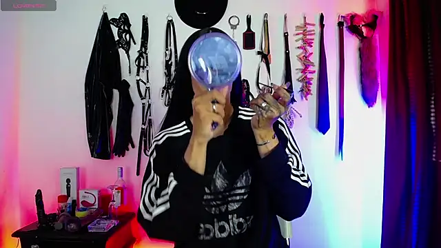 akinoro  online show from September 24, 2025, 9:10 pm