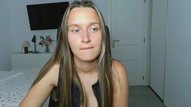 Snapshot of Submissive_love chatting on October 28, 2025, 10:41 pm Submissive love online show from October 28, 2025, 10:41 pm