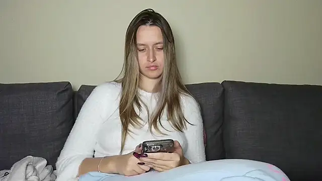 Snapshot of Submissive_love chatting on March 6, 2025, 12:43 am Submissive love online show from March 6, 2025, 12:43 am