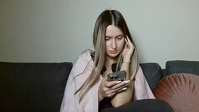 Snapshot of Submissive_love chatting on December 23, 2024, 6:58 pm Submissive love online show from December 23, 2024, 6:58 pm