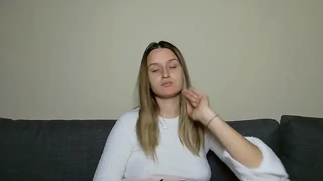 Snapshot of Submissive_love chatting on January 6, 2025, 8:39 pm Submissive love online show from January 6, 2025, 8:39 pm