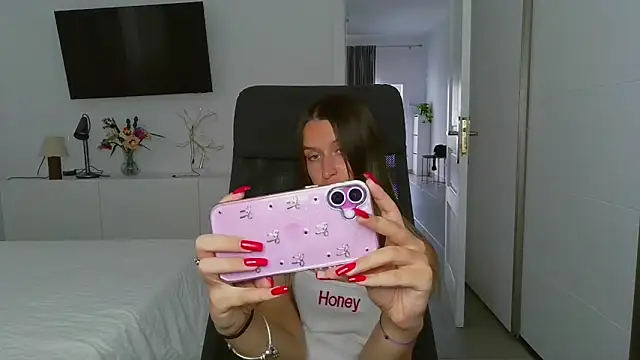 Snapshot of Submissive_love chatting on October 27, 2025, 1:23 pm Submissive love online show from October 27, 2025, 1:23 pm