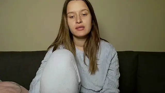 Snapshot of Submissive_love chatting on February 6, 2025, 7:29 pm Submissive love online show from February 6, 2025, 7:29 pm