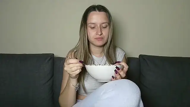 Snapshot of Submissive_love chatting on March 22, 2025, 8:37 pm Submissive love online show from March 22, 2025, 8:37 pm