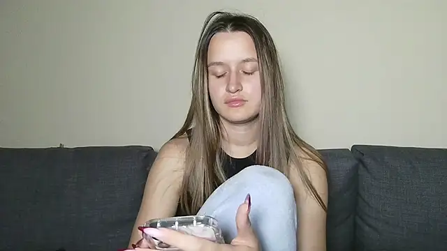 Snapshot of Submissive_love chatting on February 20, 2025, 11:43 pm Submissive love online show from February 20, 2025, 11:43 pm