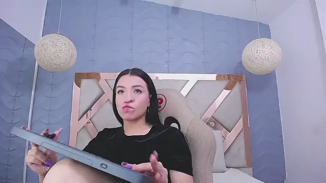 Snapshot of charlotte_colee chatting on December 7, 2024, 1:35 pm charlotte colee online show from December 7, 2024, 1:35 pm