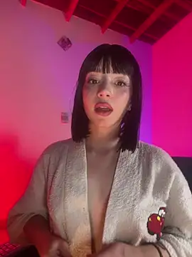 sweeet peach online show from April 11, 2026, 3:47 am