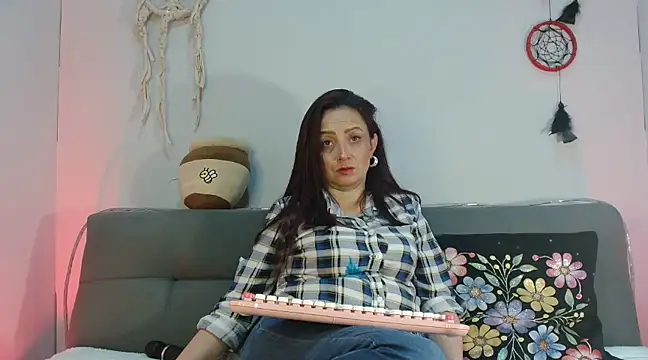 catalinamommyx online show from February 24, 2025, 12:41 am