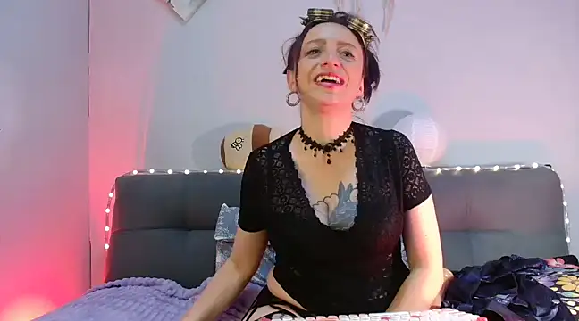 catalinamommyx online show from February 15, 2025, 10:33 am