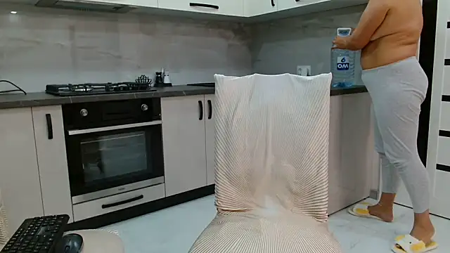  CattrinaVegas  online show from October 2, 2025, 6:06 am