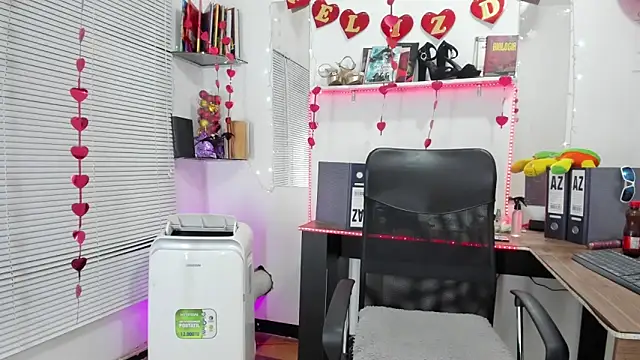 Snapshot of MIAUTENA chatting on February 19, 2025, 1:17 pm MIAUTENA online show from February 19, 2025, 1:17 pm