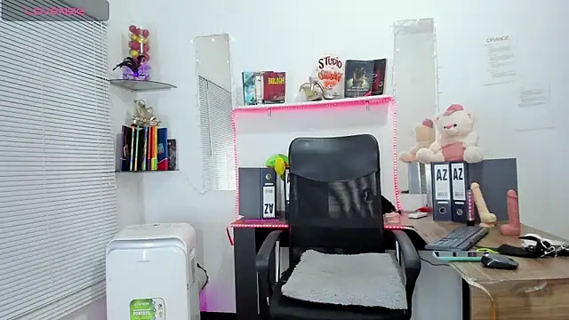 Snapshot of MIAUTENA chatting on March 21, 2025, 1:56 am MIAUTENA online show from March 21, 2025, 1:56 am