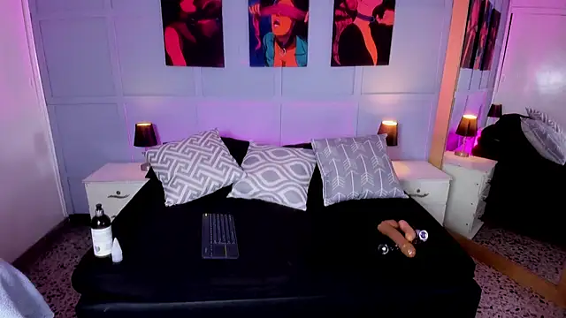 Elizabeth Santos online show from October 17, 2025, 8:10 pm