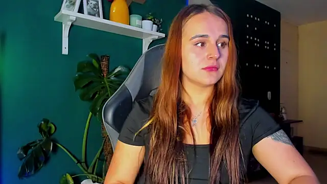 Snapshot of evy_orange1 chatting on June 16, 2026, 1:27 am evy orange1 online show from June 16, 2026, 1:27 am