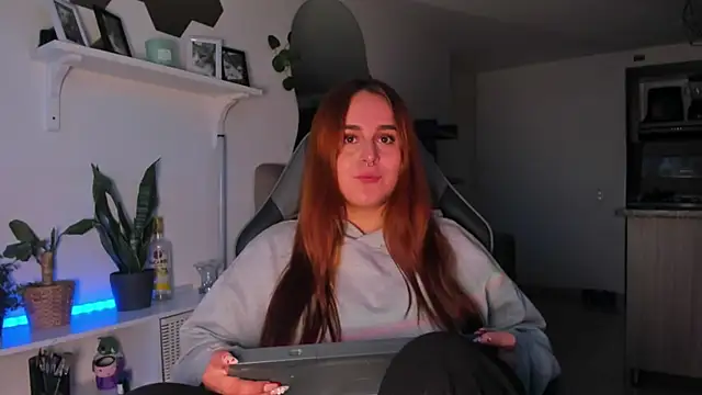 Snapshot of evy_orange1 chatting on February 12, 2026, 11:04 pm evy orange1 online show from February 12, 2026, 11:04 pm