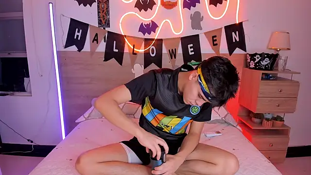 justinbiler online show from October 28, 2025, 1:43 pm