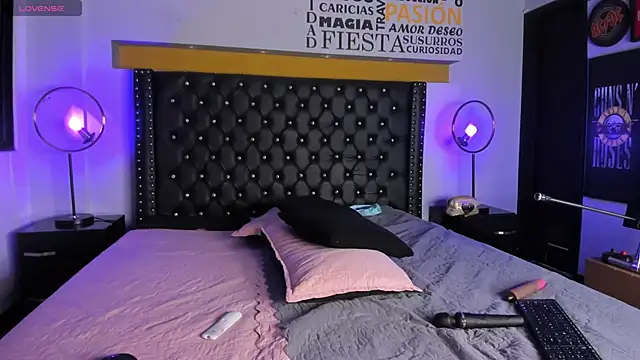 Snapshot of MADISSONLOVE_ chatting on September 23, 2025, 3:35 am MADISSONLOVE  online show from September 23, 2025, 3:35 am